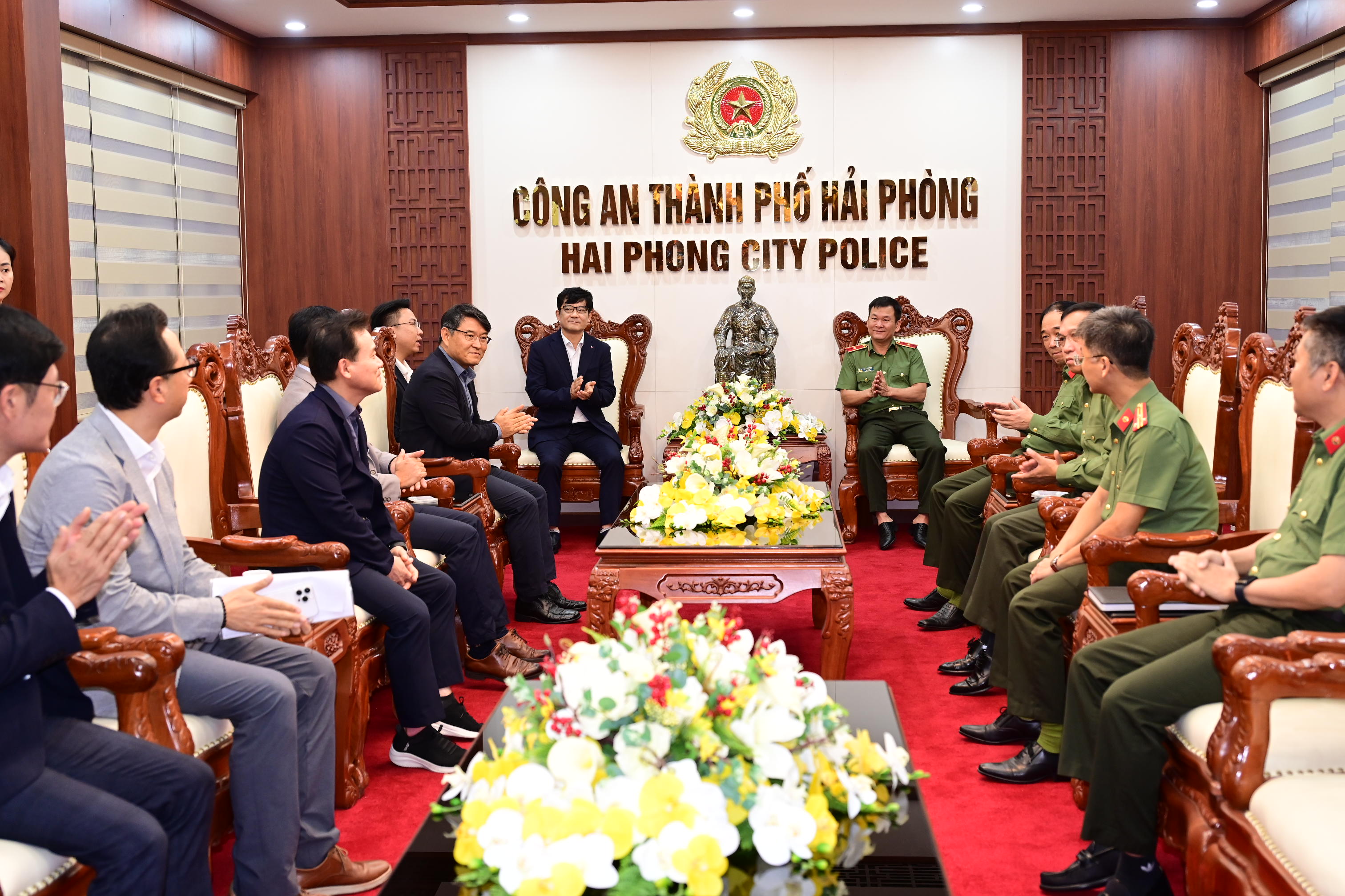 Thiếu tướng Bùi Quang Bình, Giám đốc Công an thành phố Hải Phòng tiếp đoàn lãnh đạo các doanh nghiệp thuộc Tập đoàn LG